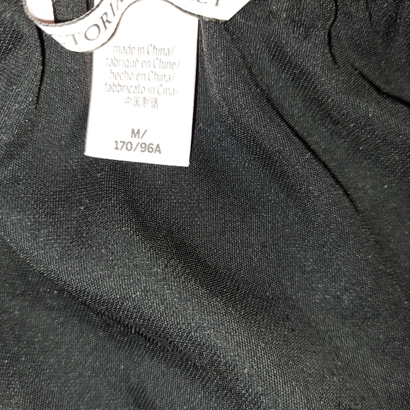 Victoria Secret Velvet V Neck Romper Ruffle Trim Black Relaxed Fit Size Medium - Picture 7 of 8